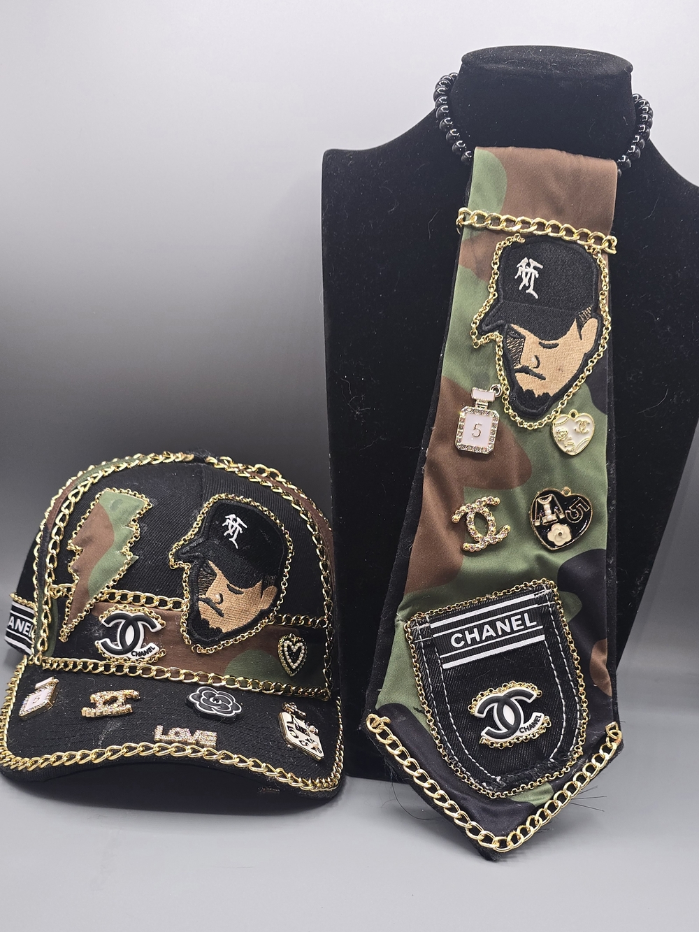 CHRIS BROWN CAMOFLAUGE HAT AND TIE NECKLACE.